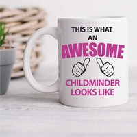 60 SECOND MAKEOVER Women's This Is What An Awesome Childminder Looks Like Mug in White