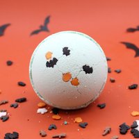 KDMD Coconut & Lime Halloween Bath Bomb in Light Blue