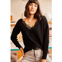 Slim Fit Lace Collar Knit Blouse
