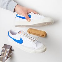 MijMoj Design Floating Trainer Display Shelf in Light Oak