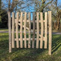 Woven Wood 1.2m Chestnut Picket Garden Gate with Hinges in Natural