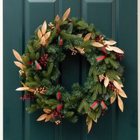 Scottish Everlastings Ltd 60cm Traditional Wreath with Gold Leaves in Green