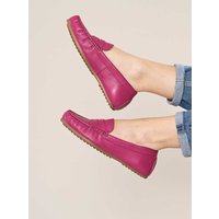 Moshulu Women's 'Pipit' Classic Leather Moccasin Loafers in Fuchsia | Size: 6.5