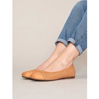 Moshulu Women's 'Vinaigrette 2' Nubuck Ballet Pumps in Peach | Size: 6.5