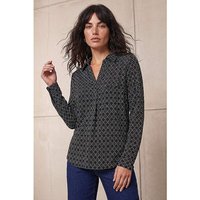 Geometric Puff Print Stretch Shirt