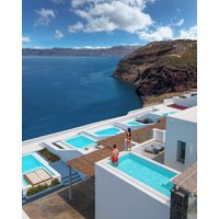 Akrotiri - Phos The Boutique