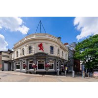 Luton - OYO The Red Lion Hotel