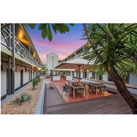 Alice Springs - Stay at Alice Springs Hotel