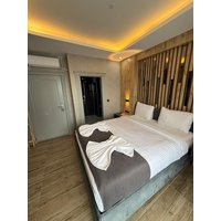 Van - world say hotel