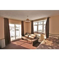 Cheltenham - Central Studios Gloucester Road by RoomsBooked - Free Parking