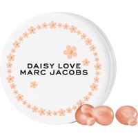 Daisy Drops Love for Her de