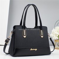 2025 New Fashion Trend Women's High-End Handbag with Retro European Style Large Capacity Zipper Closure Shoulder Bag Portable