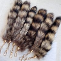 Factory Fluffy Real Raccoon fox Fur Tail Keychain Natural Fur Tail Clip Hanging Clothing Handbag Accessories Hook Tassel