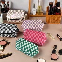 Wholesale Fashion Checkerboard Cosmetic Bags & Cases for Women Knitted Zipper Outgoing Makeup Bag Travel Accessories
