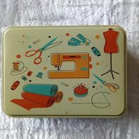 Portable Travel Sewing Kit in Tinplate Storage Box of Sewing Basket