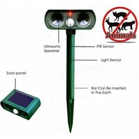 Solar Powered Waterproof Animal Repellent Operated Motion Activated Waterproof Pet Cat Repellent, Ultrasonic Animal Repeller