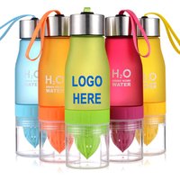 Colorful Plastic Lemon Cup Manual Portable Fruit Juice Bottle Fruit Infuser Water Bottle
