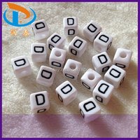 Hot Sale 10*10mm White and Black Cube "D" Letter Plastic Alphabet Beads for Making Bracelets