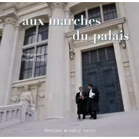 Aux marches du palais