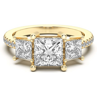 Anillo de Compromiso de Tres Piedras Acentuado Princesa 2.00 ct Diamante de Laboratorio Oro Amarillo 585 (14K)