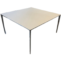 Deesup Table carré Long Island en verre dépoli blanc Rimadesio