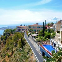 From Syracuse: Private Taormina and Castelmola tour with lunch