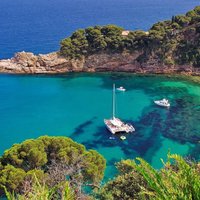 Girona & Costa Brava Small-Group Tour with Pickup from Barcelona