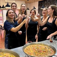 Paella cooking class: Sangria workshop, Tapas & Wine – evening