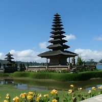 Bali Private Tour: Ulun danu Temple, Iconic Handara Gate & Tanah lot sunset.