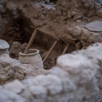 Santorini Archaeology and Wine Small-Group Tour with Tastings