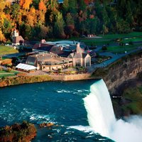 Luxury Small-Group Niagara Falls Day Tour from Toronto with Hornblower Cruise