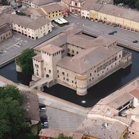 Fontanellato: a castle and a labyrinth in Parma countryside
