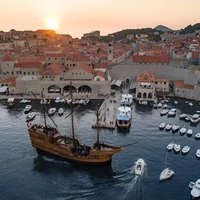 Dubrovnik Old Town Walking Tour and Cruise with Karaka