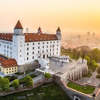 Big Castle Tour in Bratislava by Presporacik Sightseeing Vehicle