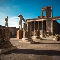 Pompeii with Wine Tasting and Lunch from Naples