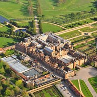 Hampton Court Guided Tour. Full day Access & High Tea