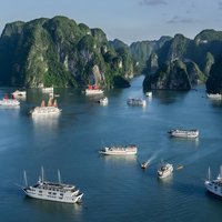 Full-Day Halong Bay Cruise with Limousine Pickup