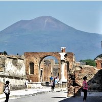 Pompeii: Exclusive Private Walking Tour with an Archaeologist