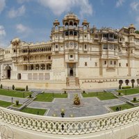 Udaipur Sightseeing Tour Package with Guide and Private Taxi