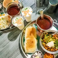 Mumbai Street Food Crawl (2 Hours Guided Food Tasting Tour)