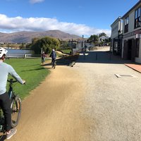 ebike tour lake Dunstan wine tasting