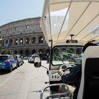 Rome Tuk-tuk Tour with Hotel Pickup and Prosecco