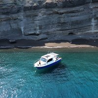 Santorini Private Cruise Sightseeing Tour with BBQ and Drinks
