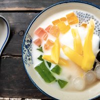 Hanoi Vegan Street Food Tour and Train Street