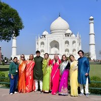 Taj Mahal Tour With Professional Photographer With Rental Saree