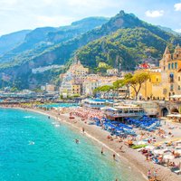 Positano: Amalfi Coast Small-Group Boat Tour with Swim and Drinks