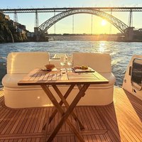 Porto: Luxury Yacht Cruise – 6 Bridges with Wine Tasting & Snacks