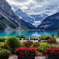 Banff/Canmore: Moraine Lake and Lake Louise Shuttle-90m each lake