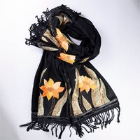 Étole 100% laine brodée perlée – Fleuri noir