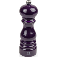 Peugeot presents a modern, stylish and refined twist to its iconic Paris pepper mill with this striking aubergine gloss version that will inspire confidence and creativity in the kitchen. Paris